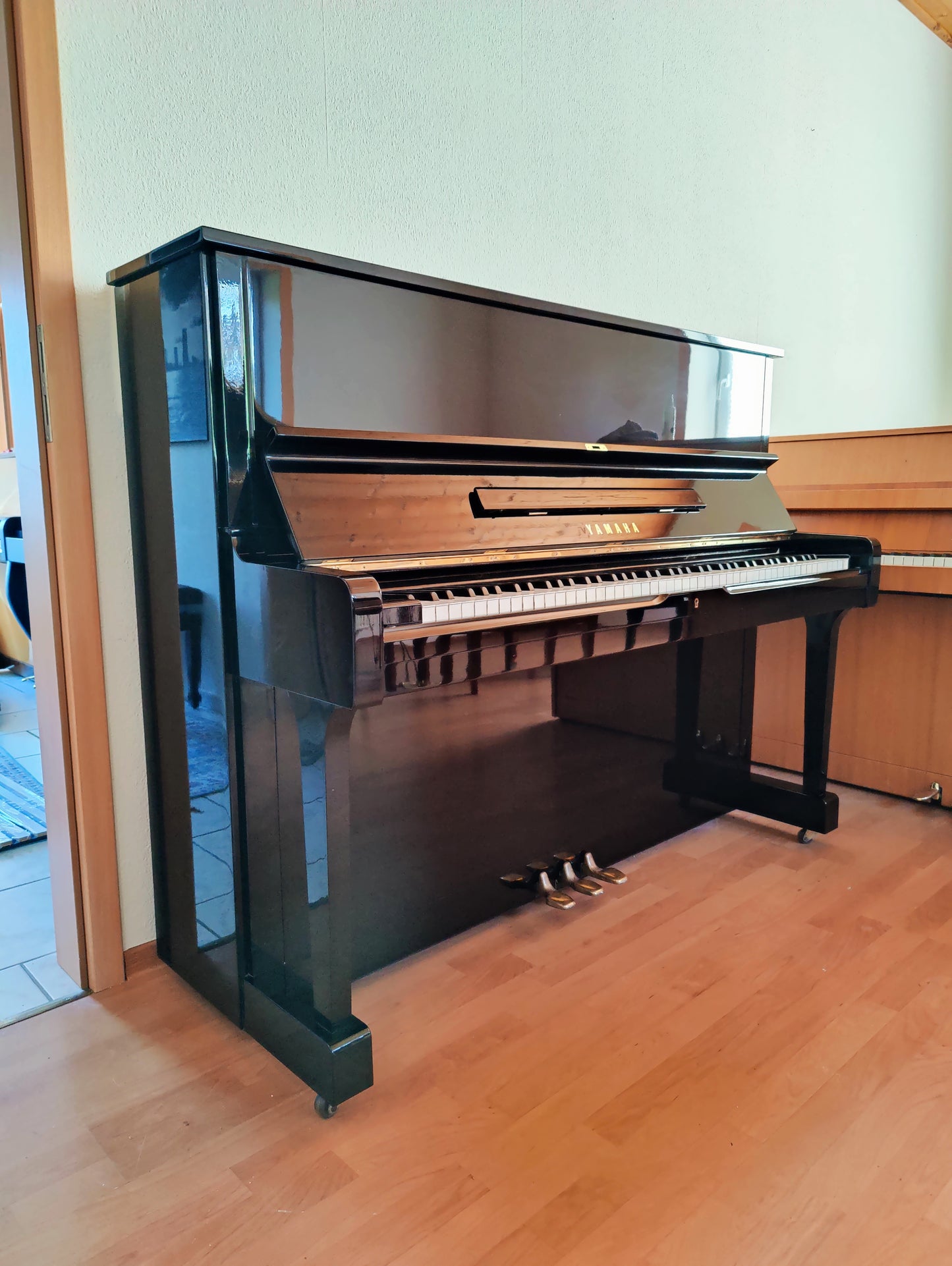 Yamaha U1 Klavier