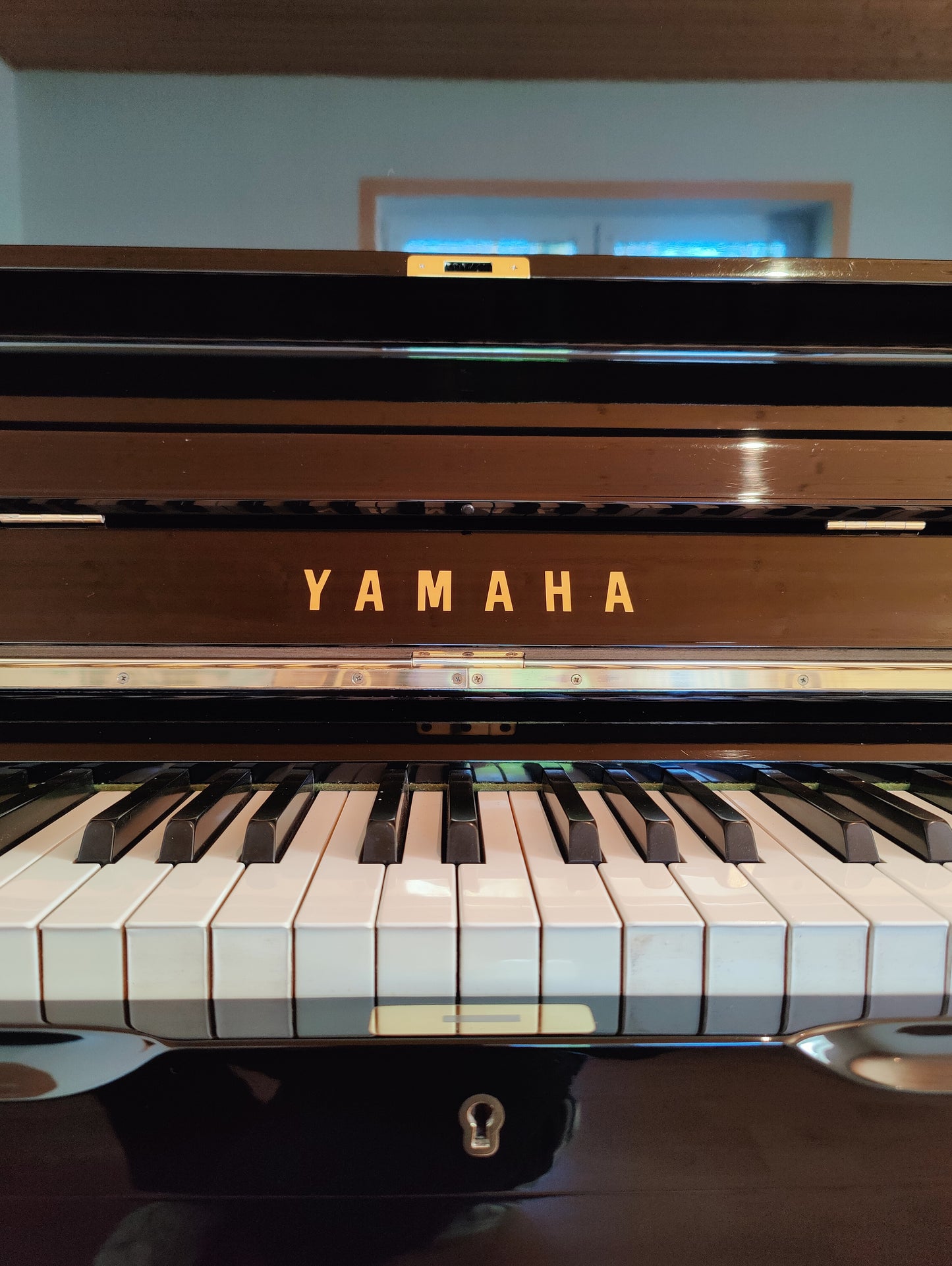 Yamaha U1 Klavier