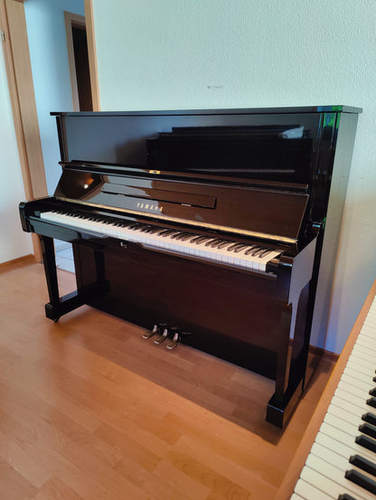 Yamaha U1 Klavier