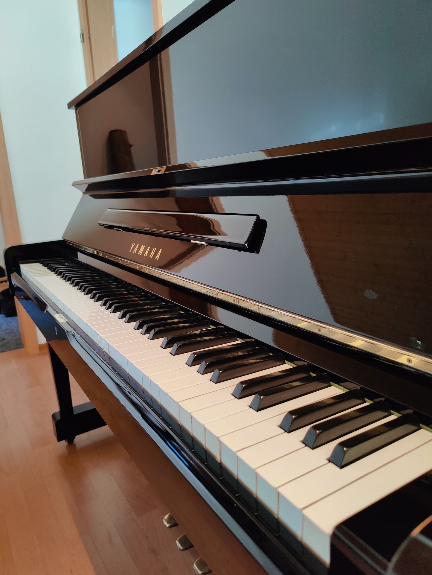 Yamaha U1 Klavier