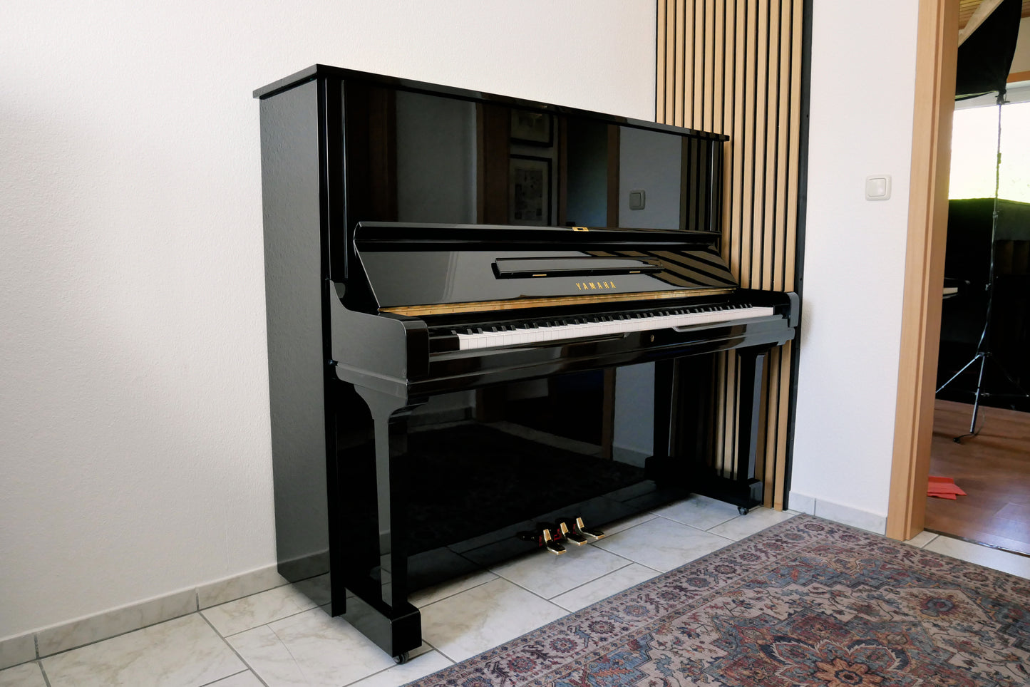 Yamaha U3 Klavier schwarz 131cm