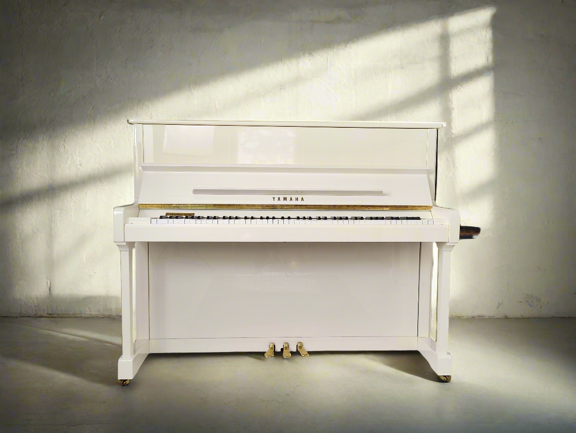 Yamaha Klavier in weiß P121 von 2009