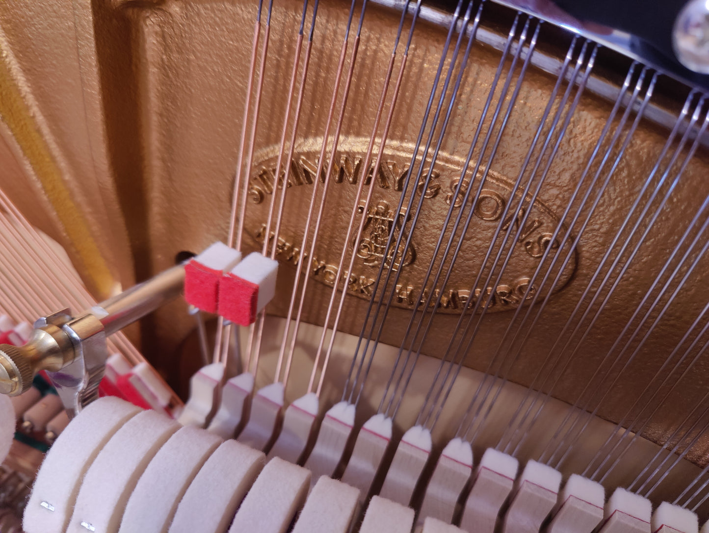 Steinway K-132 Klavier - Wenig gespielt, BJ 2016 mit MwSt