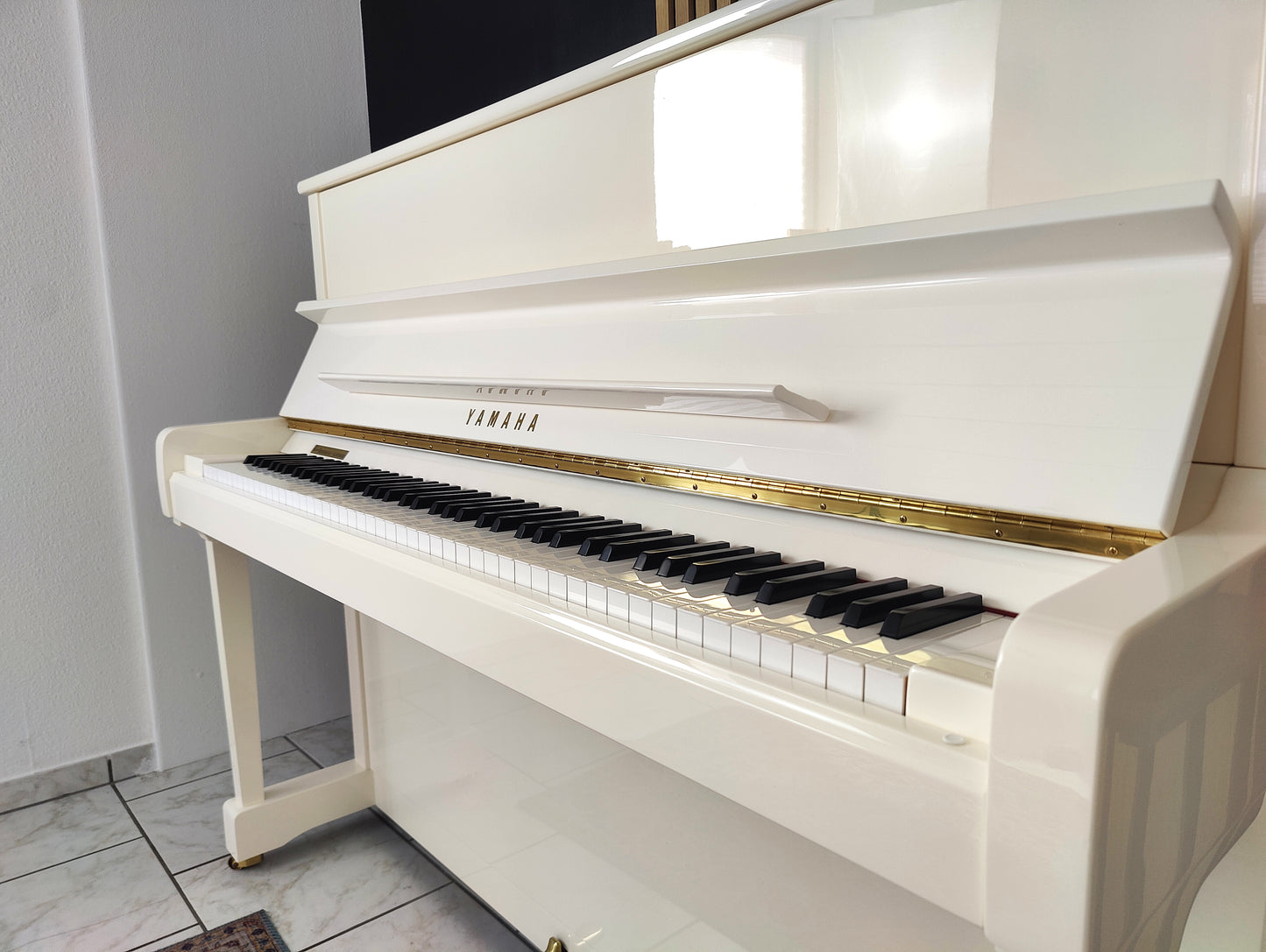 Yamaha Klavier in weiß P121 von 2009