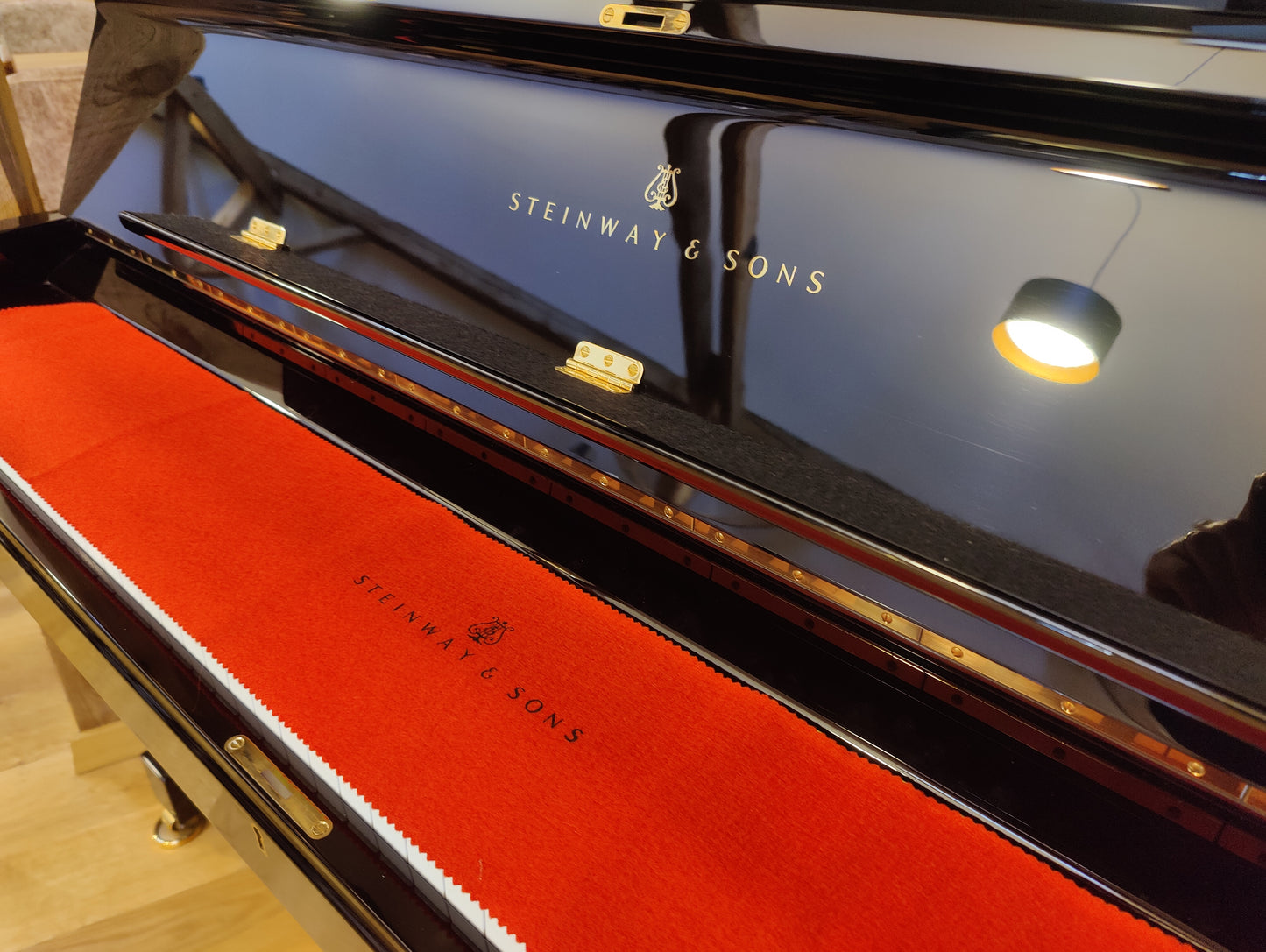 Steinway K-132 Klavier - Wenig gespielt, BJ 2016 mit MwSt