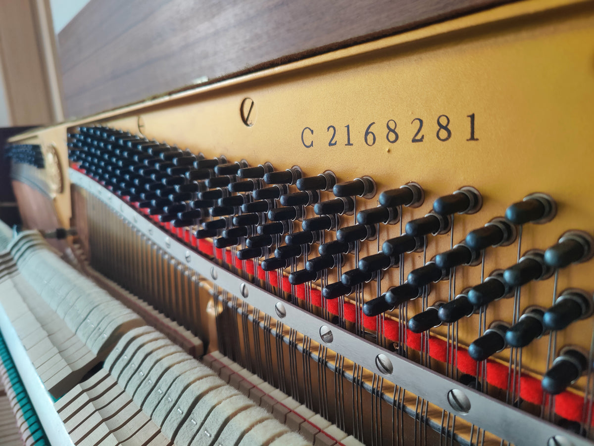 Yamaha Modell C104 Klavier