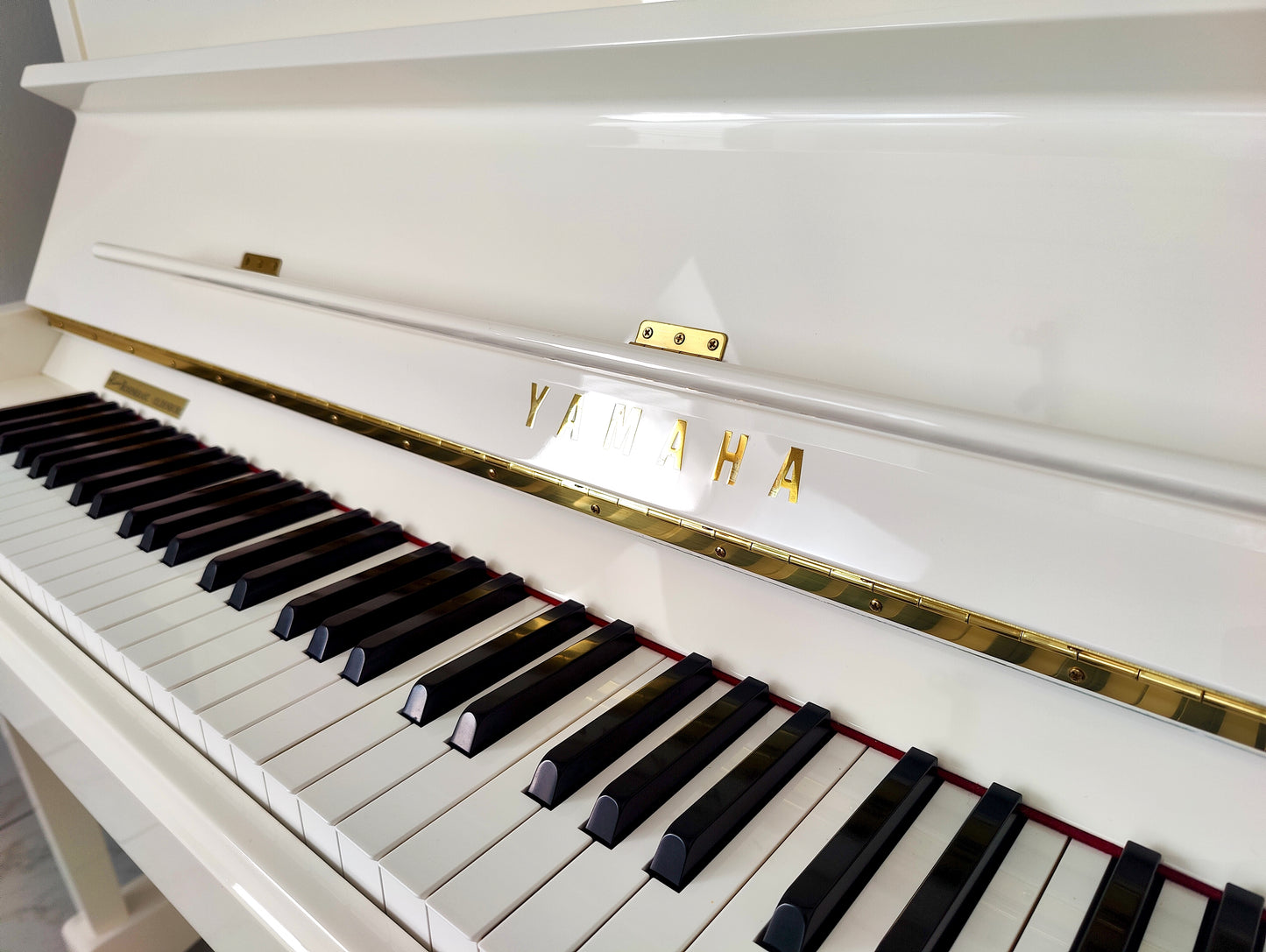 Yamaha Klavier in weiß P121 von 2009