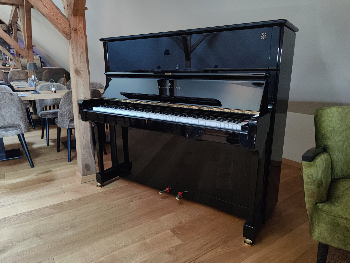 Steinway K-132 Klavier - Wenig gespielt, BJ 2016 mit MwSt