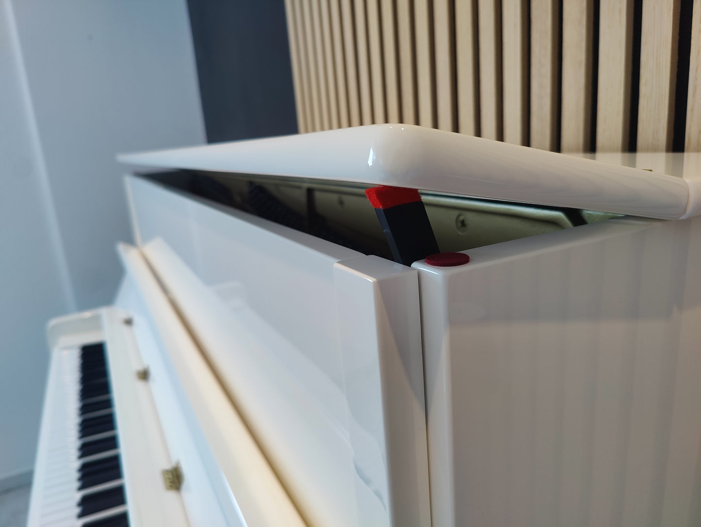 Yamaha Klavier in weiß P121 von 2009
