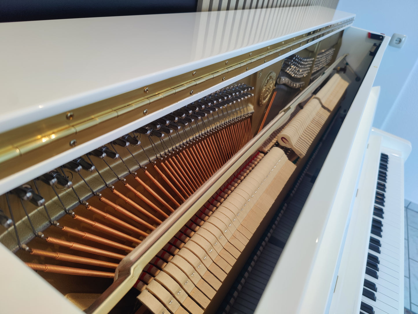 Yamaha Klavier in weiß P121 von 2009