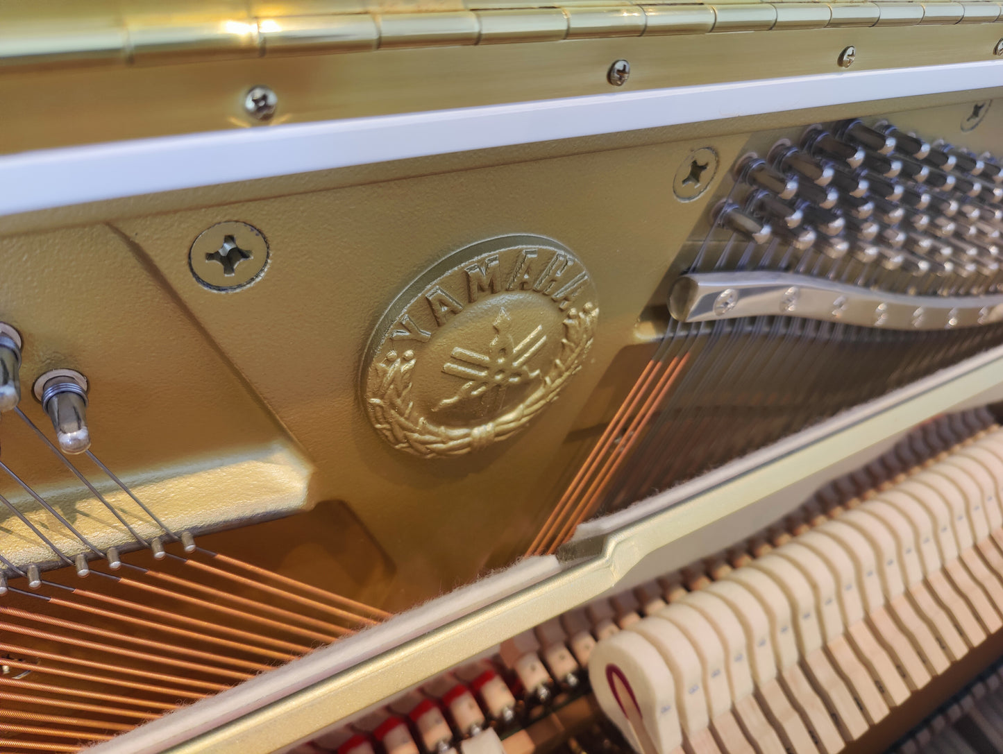 Yamaha Klavier in weiß P121 von 2009