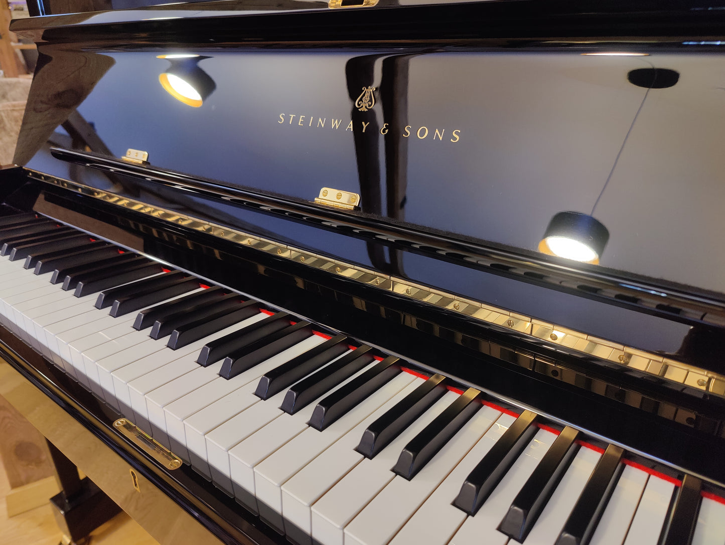 Steinway K-132 Klavier - Wenig gespielt, BJ 2016 mit MwSt