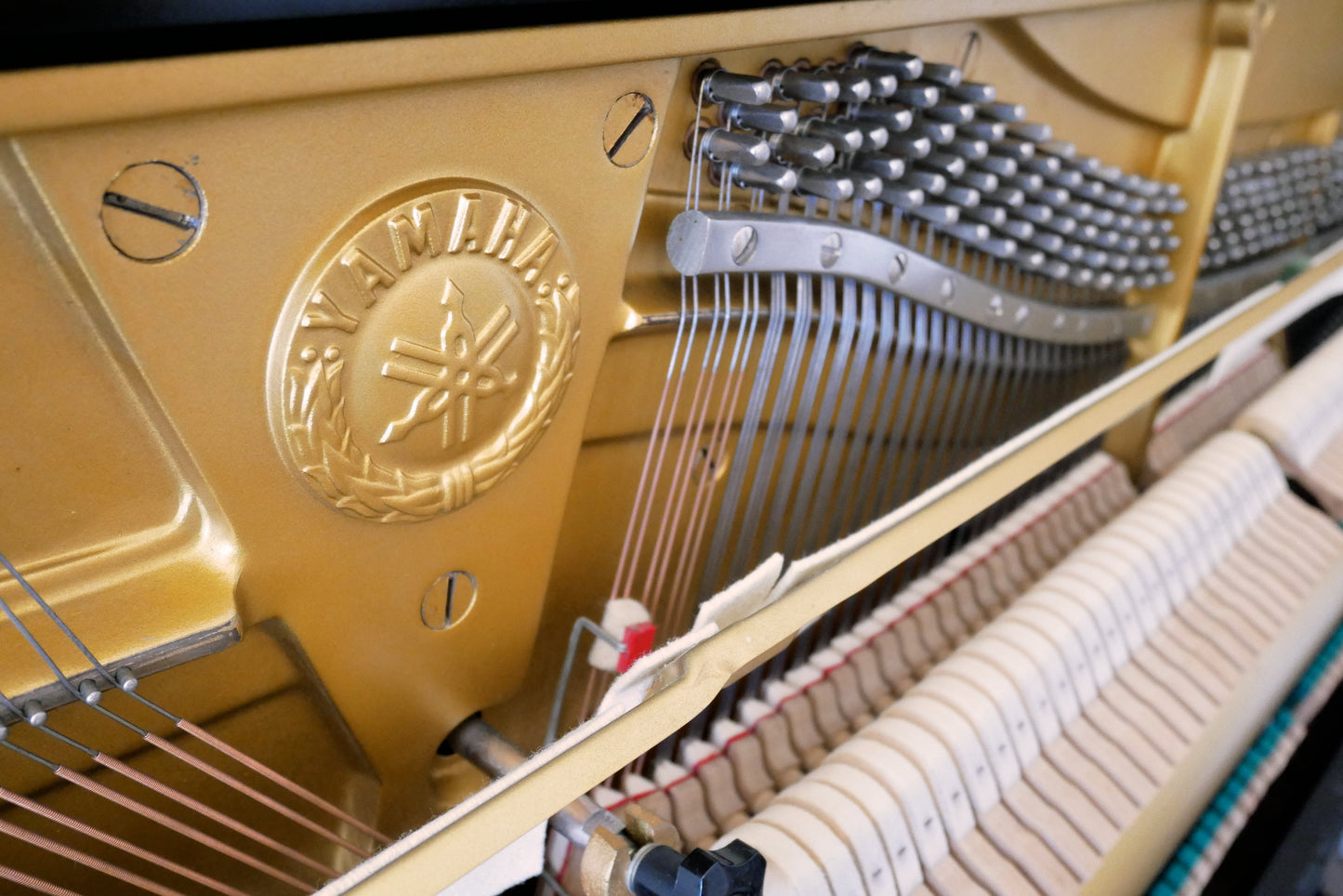 Yamaha UX Klavier schwarz 131cm