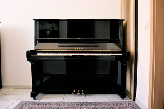 Yamaha U3 Klavier schwarz 131cm