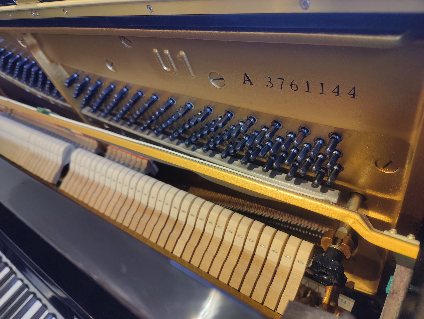 Yamaha U1 Klavier in schwarz 121cm Bj.1983