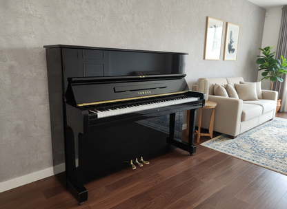 Yamaha U1 Klavier in schwarz 121cm