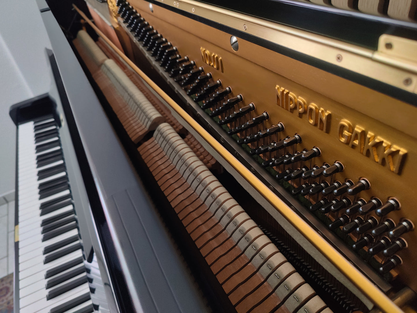 Yamaha U1 Klavier in schwarz 121cm