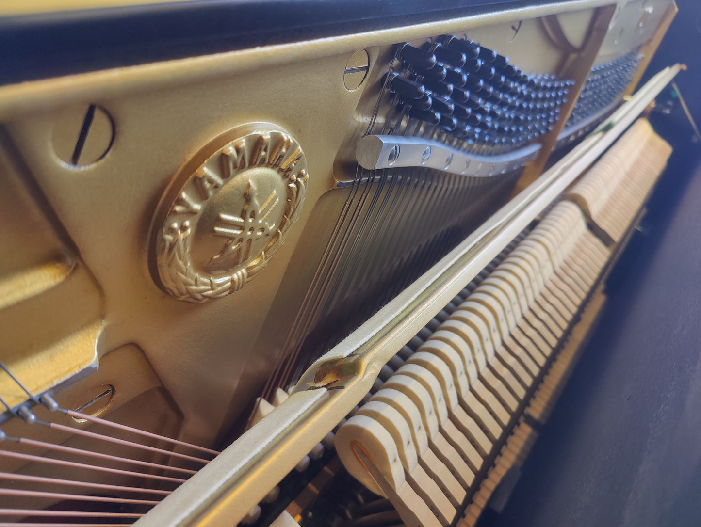 Yamaha U1 Klavier in schwarz 121cm Bj.1983