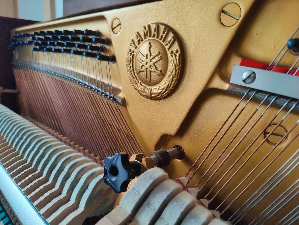 Yamaha Modell C104 Klavier