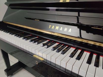 Yamaha U1 Klavier in schwarz 121cm