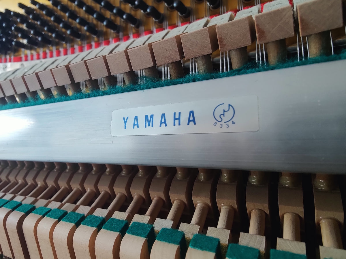 Yamaha Modell C104 Klavier